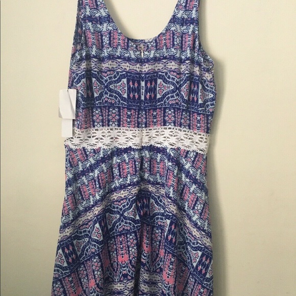Blue, pink print MISSES DRESS from Lord & Taylor. Size Large. Retail $90. NWT! - Picture 7 of 10